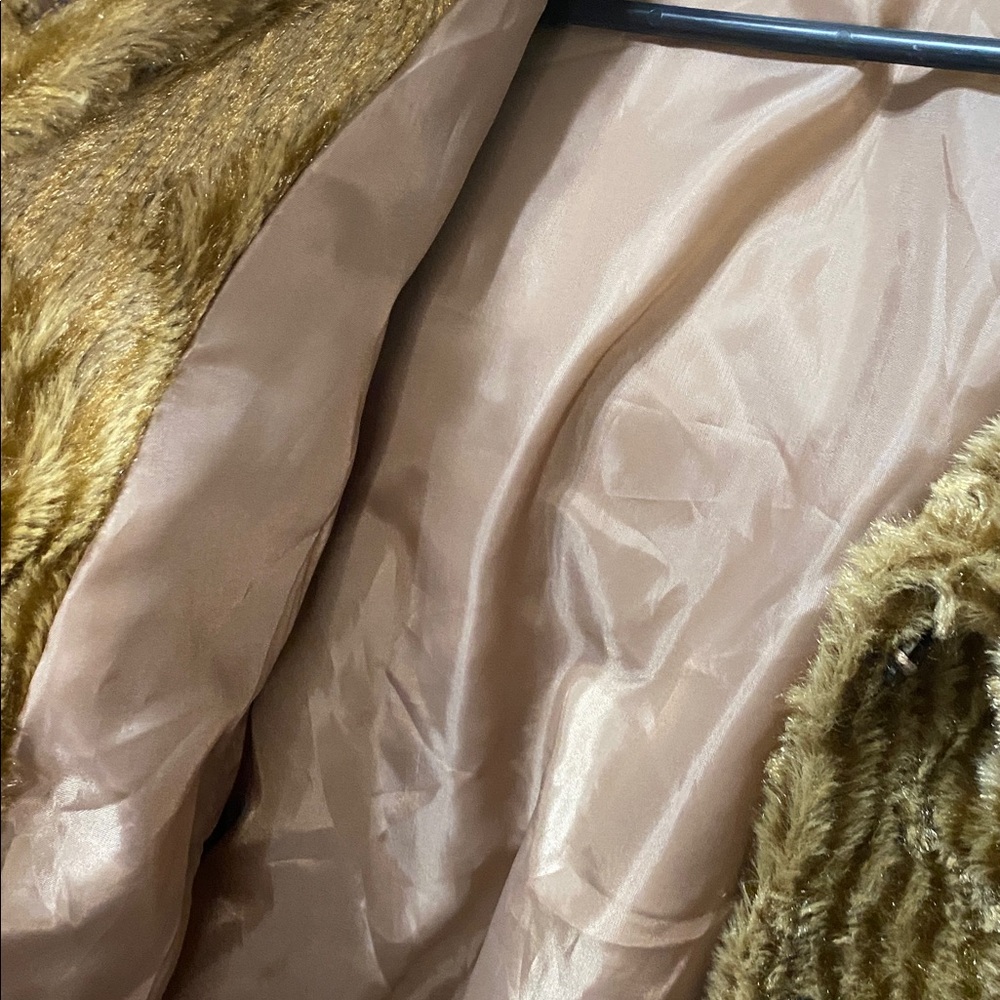 Faux Fur Cropped Jacket With Wing Collar - Picture 7 of 7